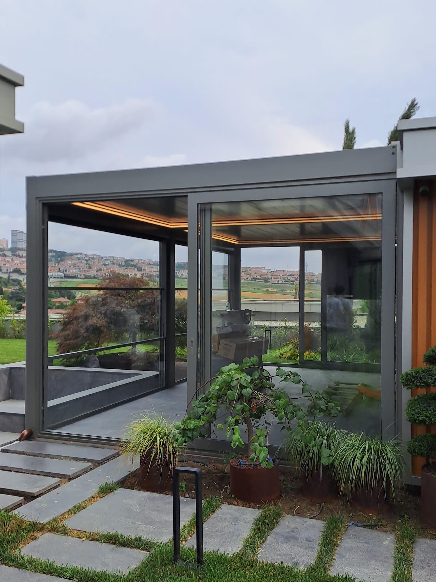 Modern cam balkon uygulaması