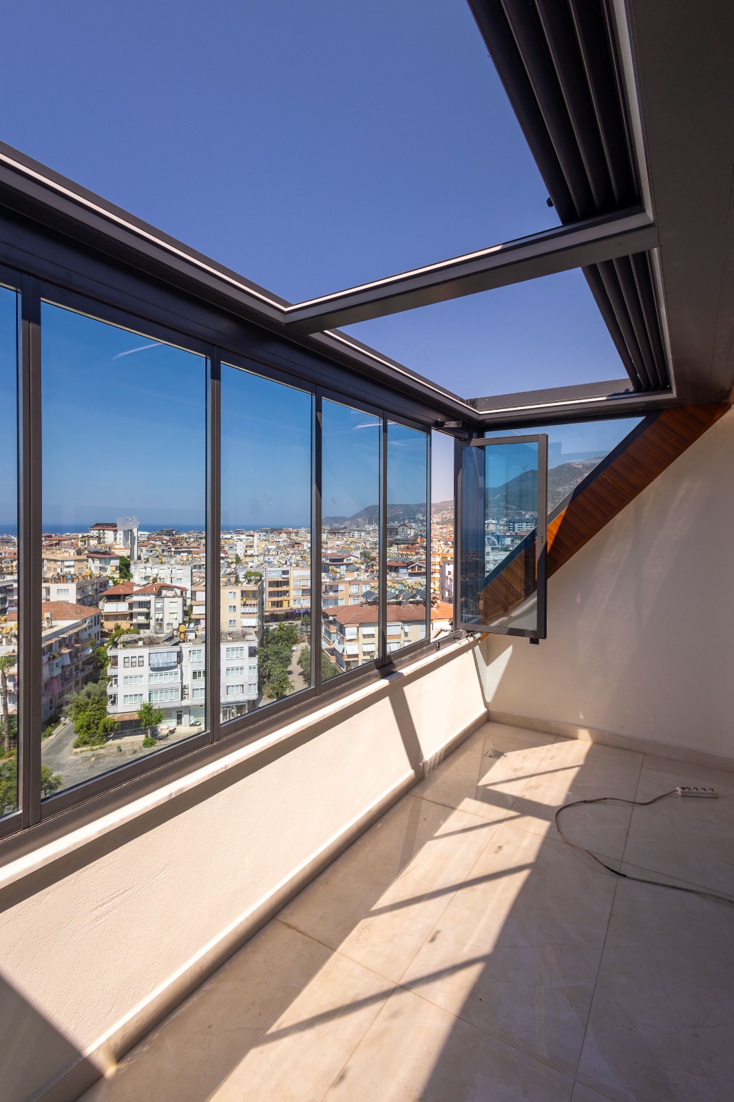 Açılabilir tavan sistemli balkon