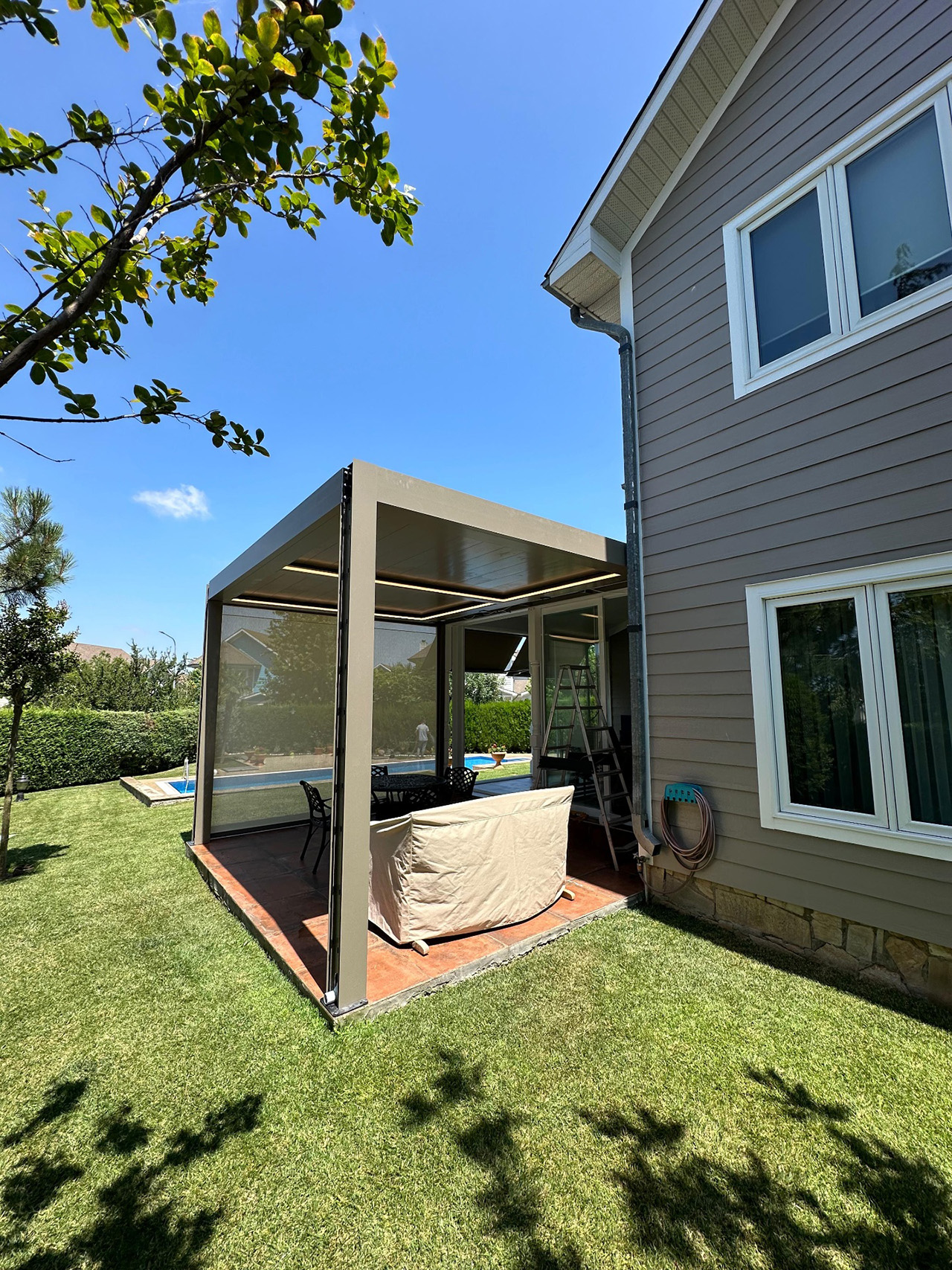 Bahçe cam pergola kurulumu